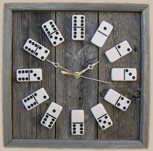 hodiny z domino kostiček