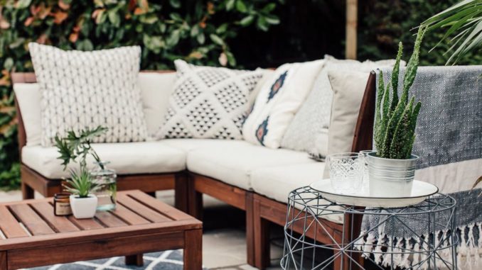 Oblékněte svůj balkón, terasu či zahradu – barevné a veselé textilie jim sluší