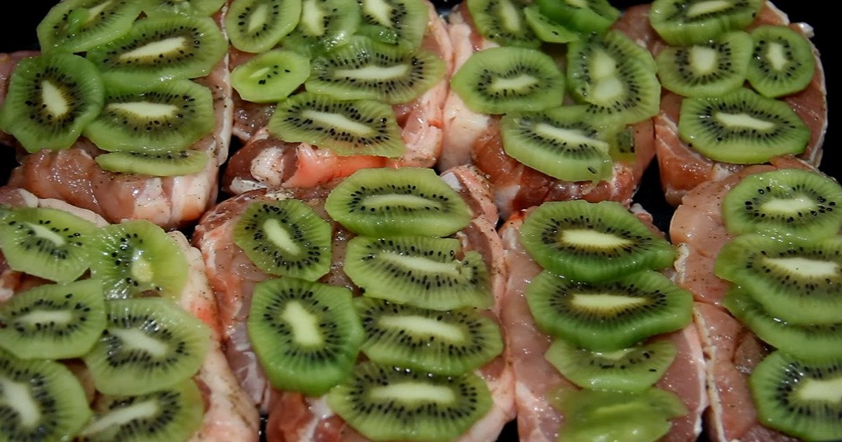 Pečené maso s kiwi maso s kiwi