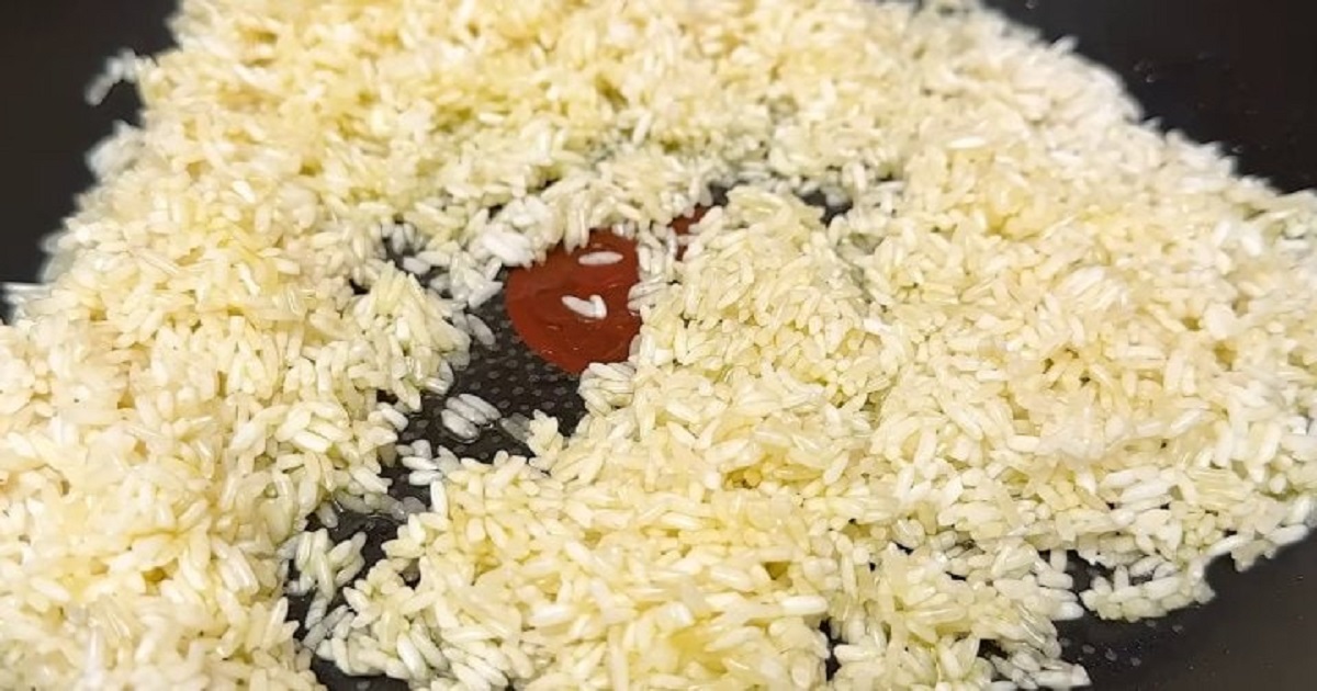 Restovaná rýže opékání rýže