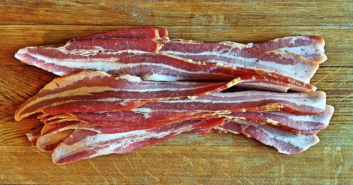 Plátky lahodné slaniny