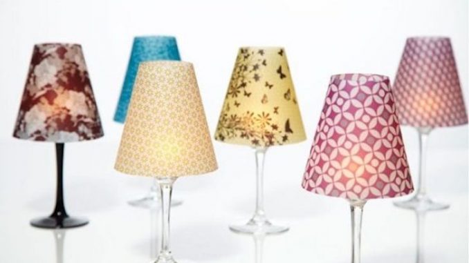 Roztomilé stolní lampičky ze skleniček na víno