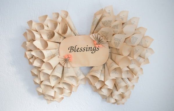 Rustikální dekorace – andělská křídla ze staré knihy