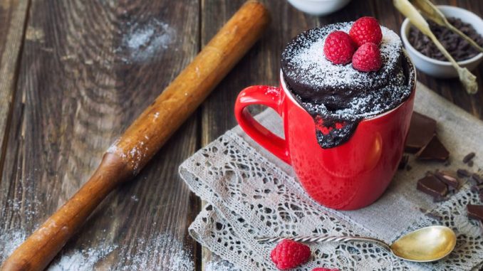 Rychlé, chutné a úžasné občerstvení pro návštěvu – zákusek přímo z hrníčku