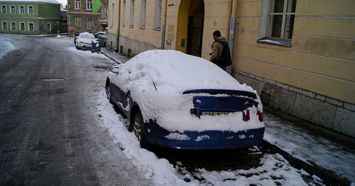 auto-ve-snehu