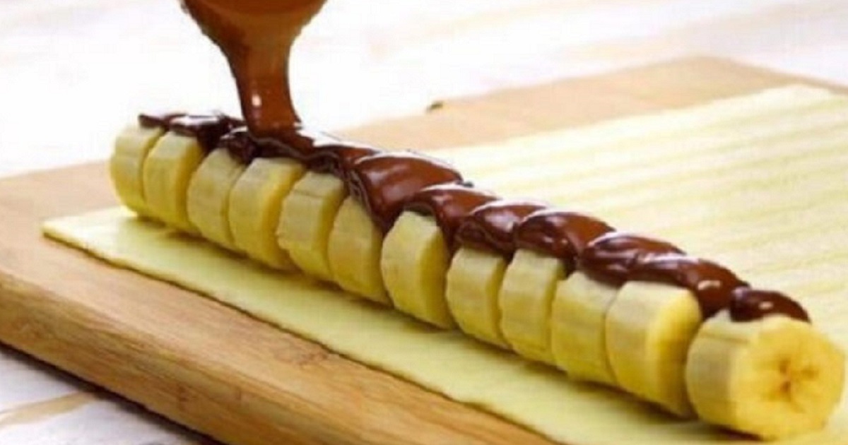 polévání banánu čokoládou