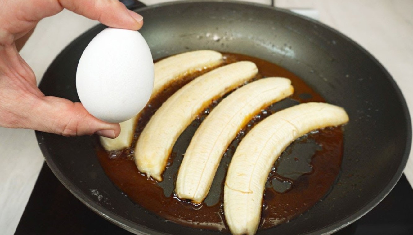 Рецепт бананы на сковороде пирог. Рецепт бананы на сковороде пирог. Бананы для жарки. Рецепт бананы на сковороде пирог. Банан с яйцом на сковороде.