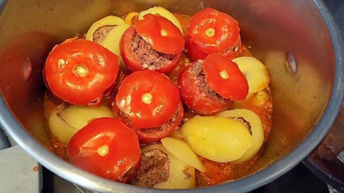 brambory a rajčata plněná masem
