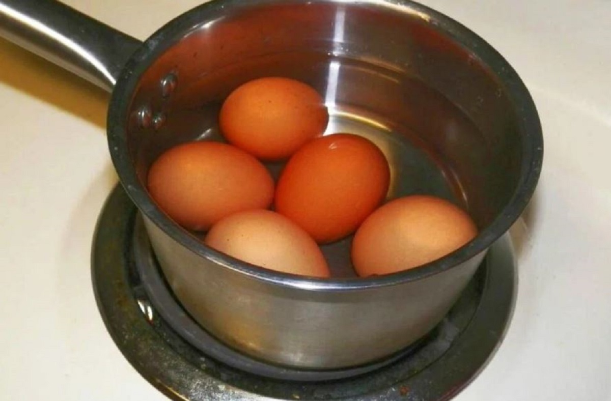 vejce v hrnci