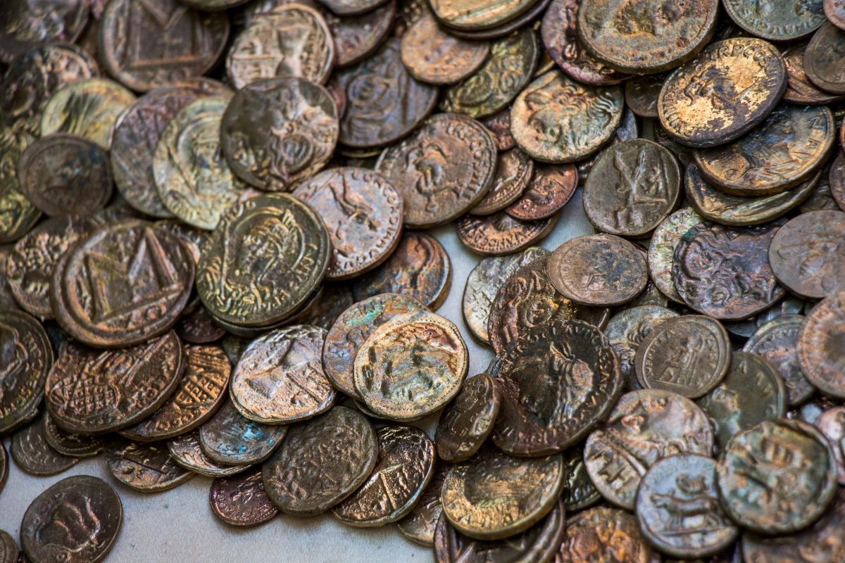 hromada-starych-historickych-minci
