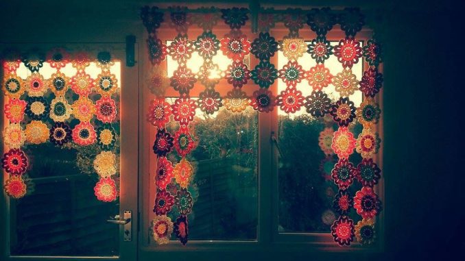 háčkovaná záclonka