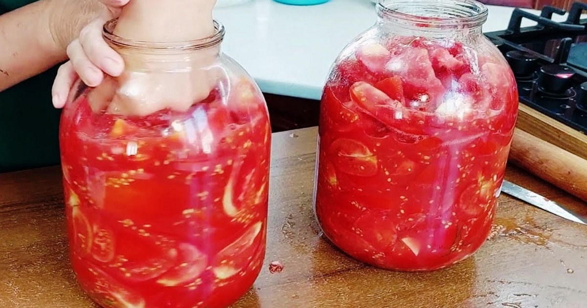 rajčata ve sklenici