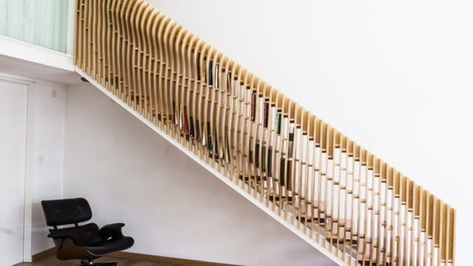 knihovna vs. zábradlí