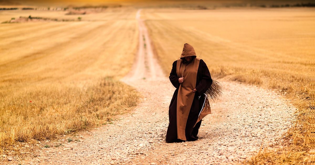 mnich na cestě pouť