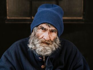 zanedbaný bezdomovec