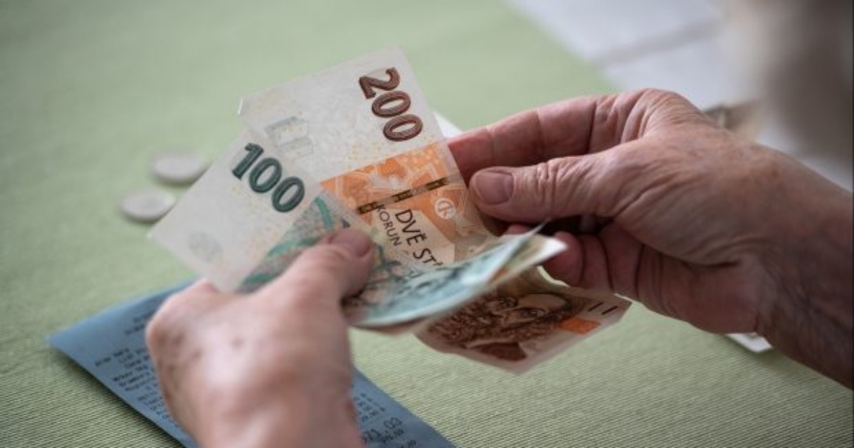 Výpočet důchodu 2026 bankovky v rukou