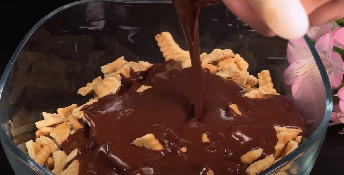 promíchání sušenek s čokoládou