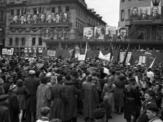 prvomájový průvod na Václavském náměstí v roce 1956