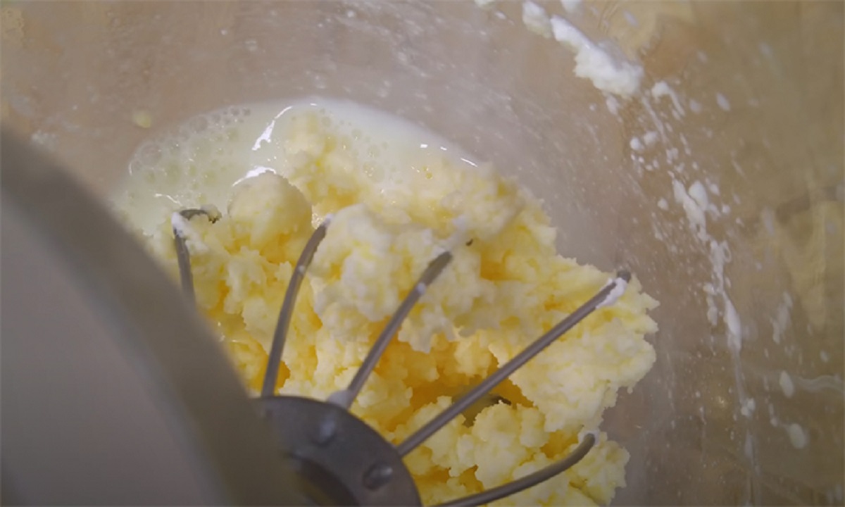 šlehání smetany na máslo
