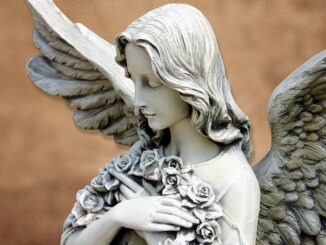 socha anděla detail