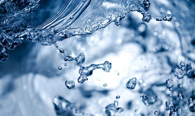 splashing-275950_640