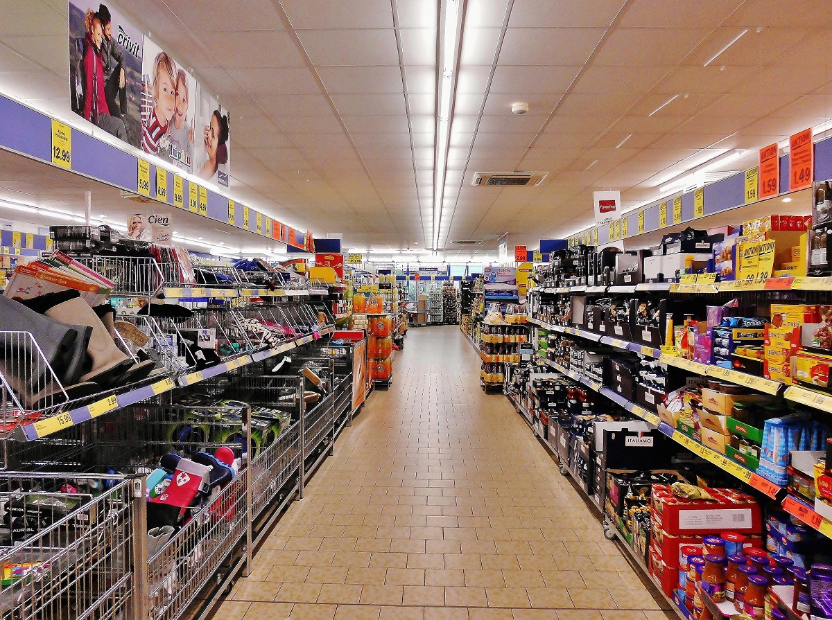supermarket-regaly-zbozi