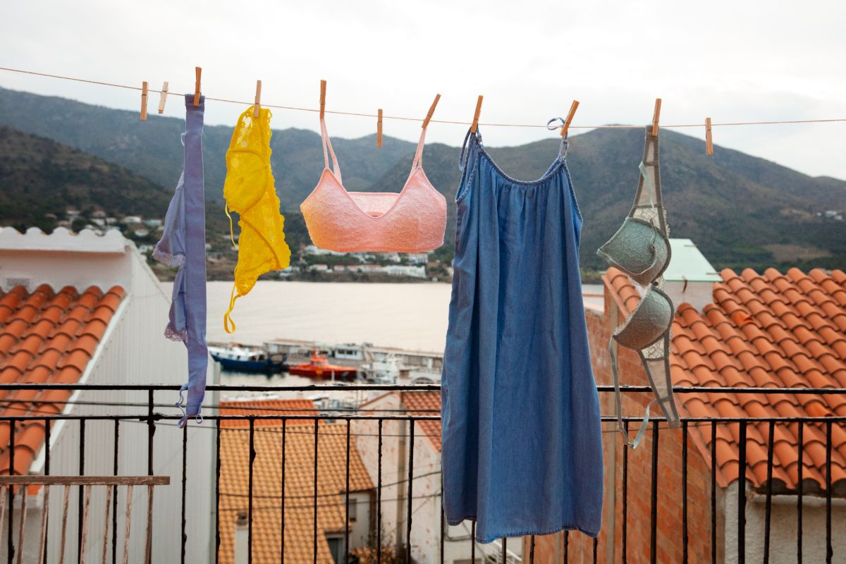 prádlo na balkoně