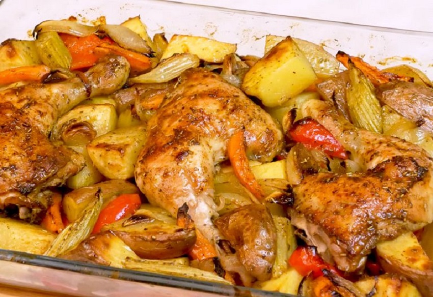 Запеченная курица с овощами рецепт. Курица с овощами в духовке. Курица запеченная с овощами. Куриные окорочка с овощами в духовке. Курица запеченная с овощами в духовке.