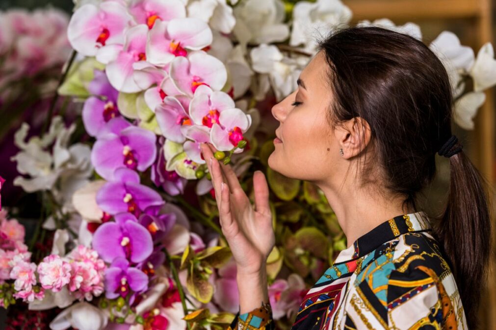 žena a orchideje