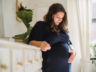 žena břicho těhotenství