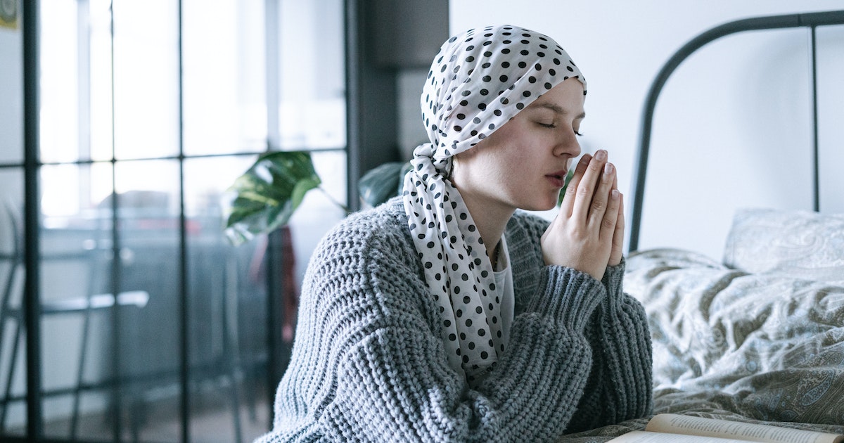 žena nemoc modlení